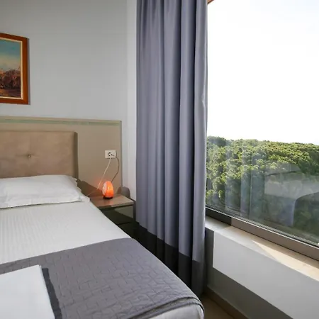 Coastal Breeze Hotell 3*